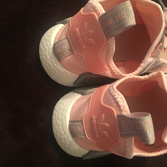 Adidas NMD R1 - Picture 2 of 4